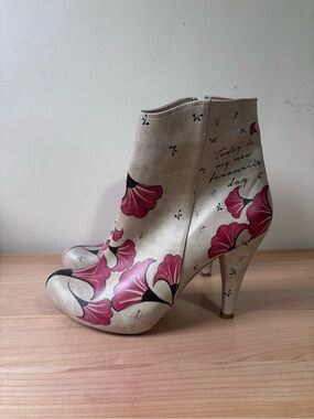 DOGO Cream Ankle Booties with‎ Ginkgo Leave Paintings size Eu 41